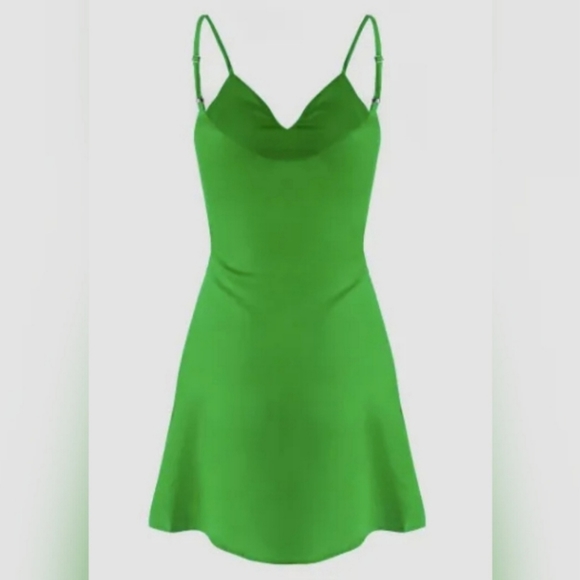 Emerald Green Ruched Cider Dress - Picture 2 of 3